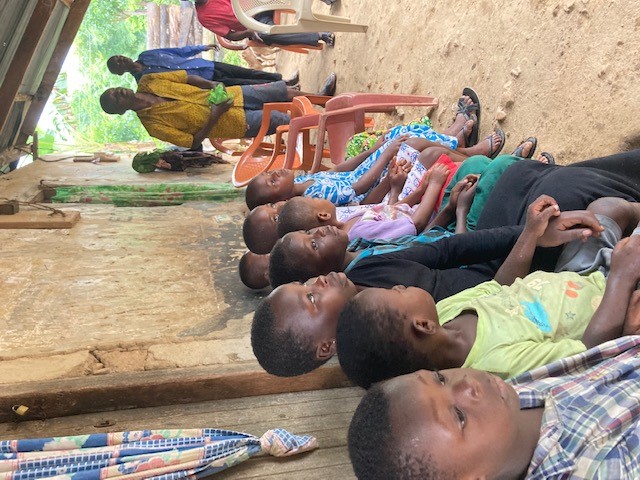 Kokosschalen-Sammlung in Ghana