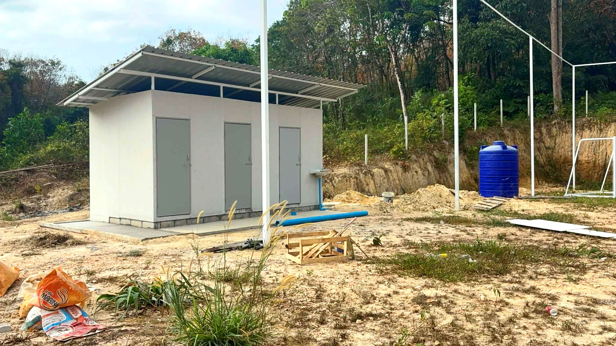Kokosschalen-Sammlung in Ghana